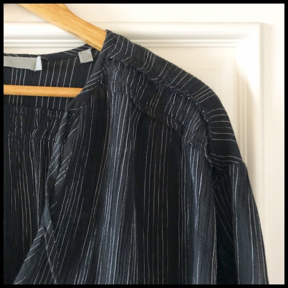 VINCE Variegated Stripe Top in Black/White Cotton. - Picture 5 of 8